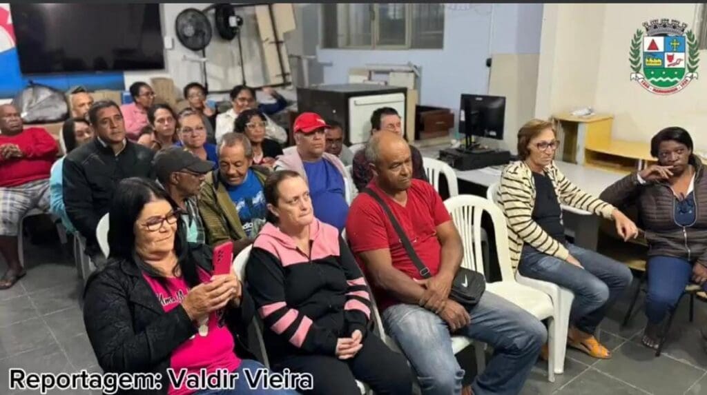 Manhumirim continua entregando títulos de propriedade em cerimônia emocionante
