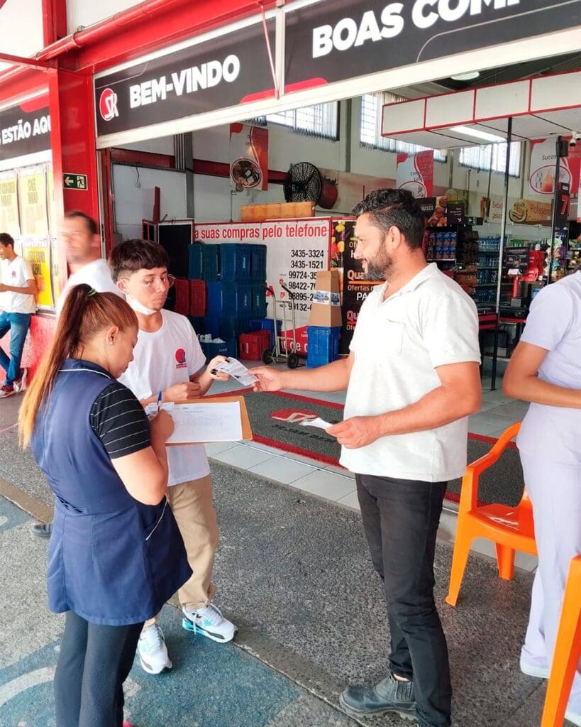 Equipe da Saúde de Extrema faz ação de conscientização contra a febre amarela