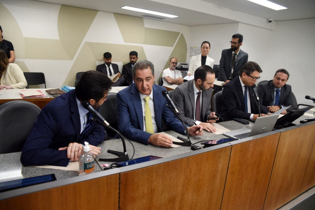 ALMG analisa projetos que alteram regras do IPVA e remuneração de policiais militares