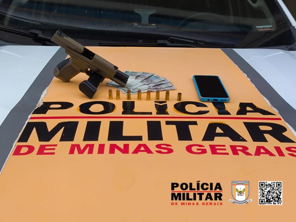 Polícia Militar apreende arma e dinheiro em veículo durante abordagem em Minas Gerais