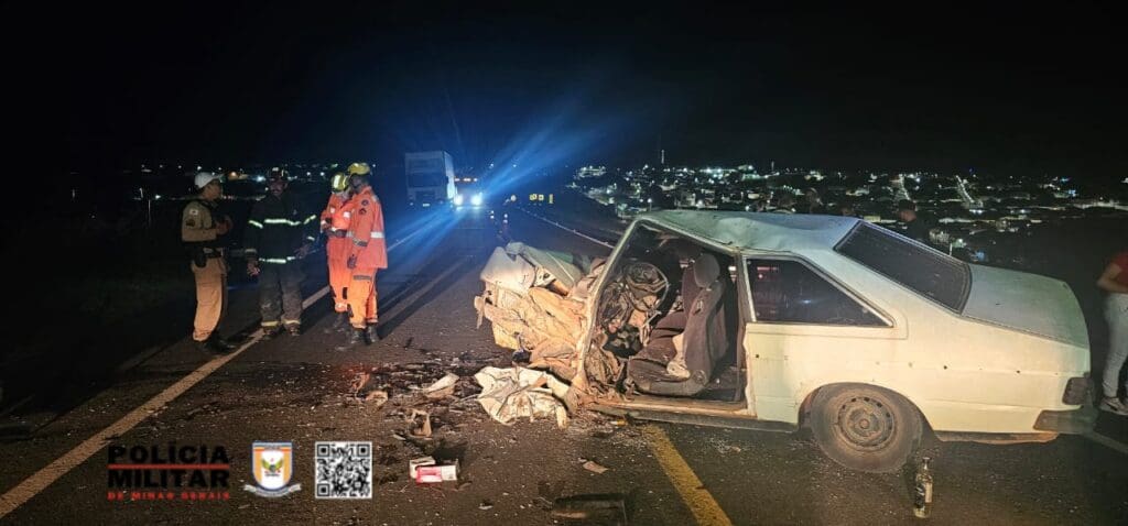 Colisão frontal em rodovia de Minas Gerais deixa dois feridos graves