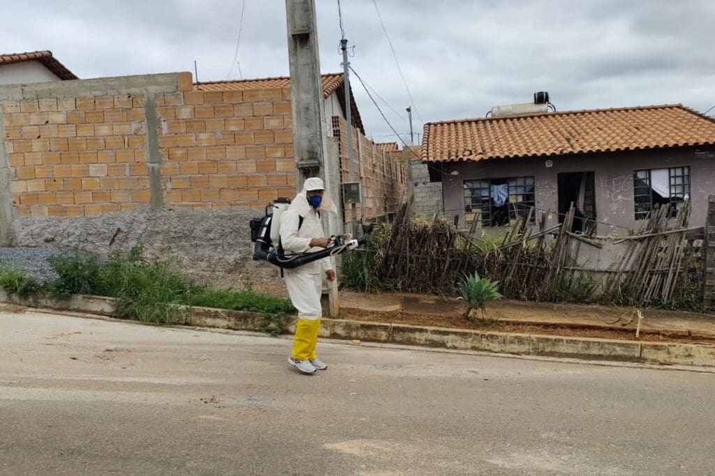 Vigilância epidemiológica realiza fumacê na Nova Três Corações para combate à dengue