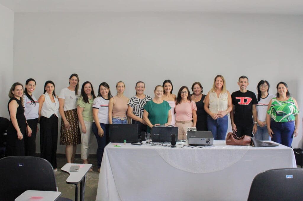 Secretaria Municipal de Educação de Alterosa segue com celebrações em homenagem ao Dia Internacional da Mulher com palestra e apresentação musical