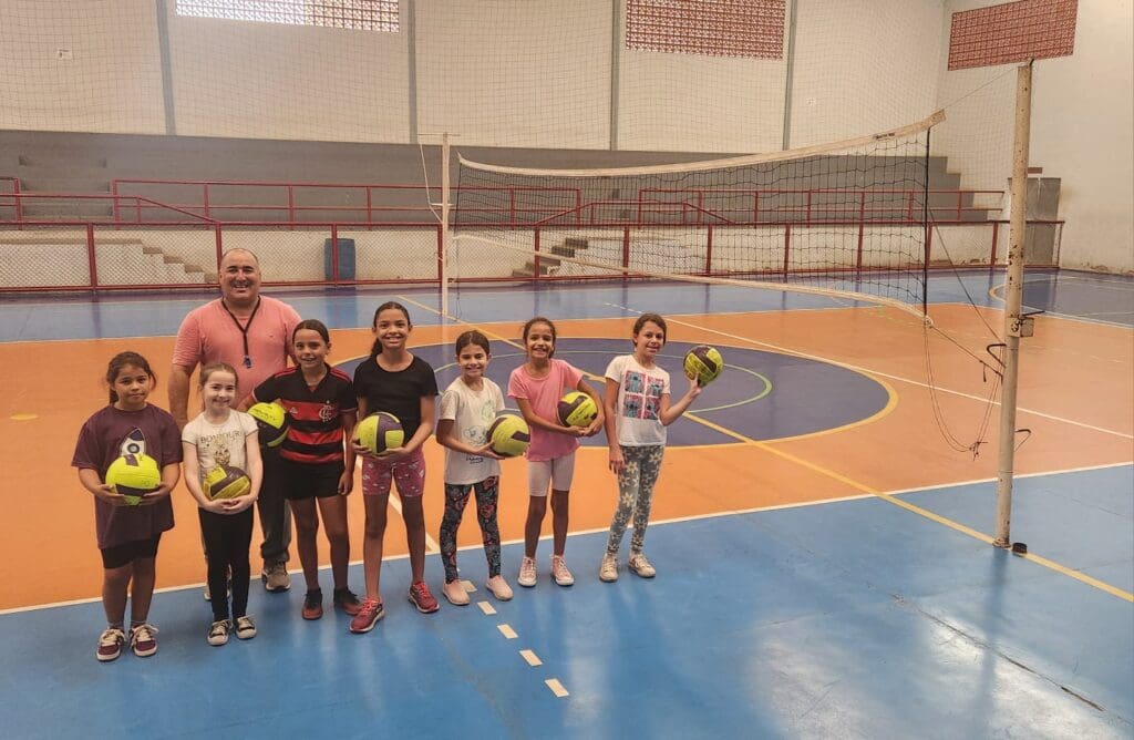 Olímpio Noronha inicia Escolinha de Voleibol para meninas de 9 a 11 anos