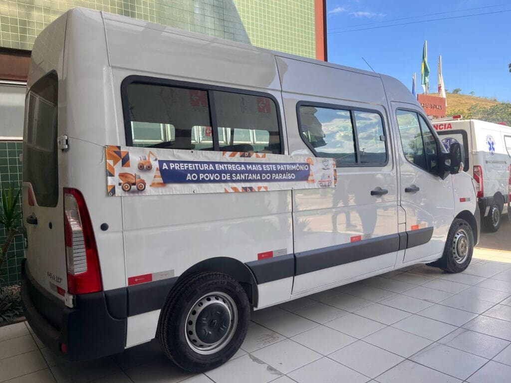 Santana do Paraíso amplia frota da saúde com aquisição de novas ambulâncias e veículo adaptado