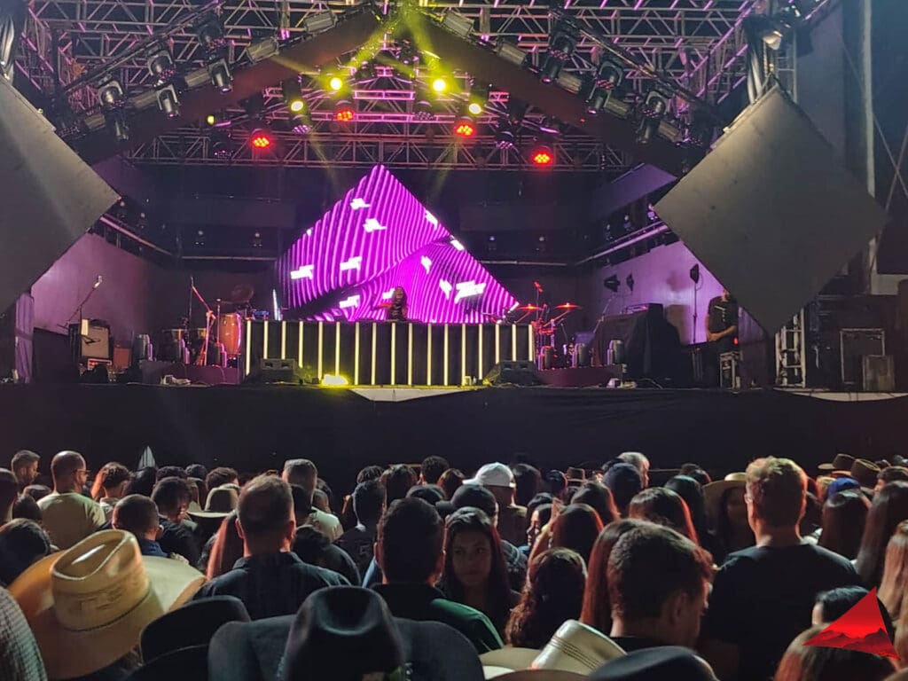 Expo Itajubá 2025 agita o fim de semana com shows de grandes nomes da música sertaneja