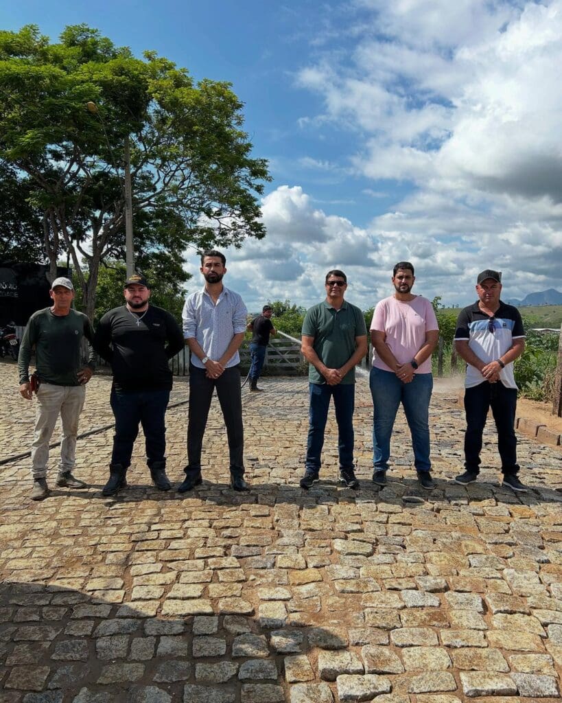 Obras de pavimentação avançam no Alto Monte Verde com apoio do poder público em Aimorés