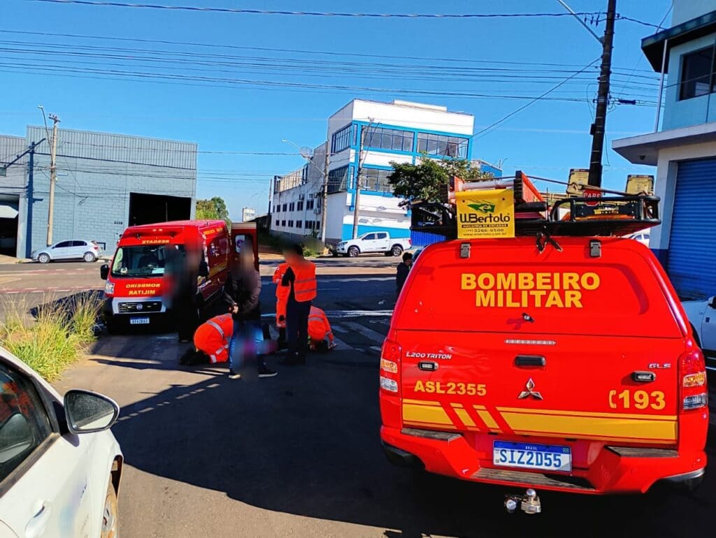 Em Alfenas, motociclista sofre queda e é levada ao hospital com ferimentos leves