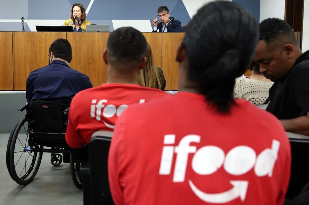 Entregadores cobram garantias trabalhistas em audiência na Assembleia